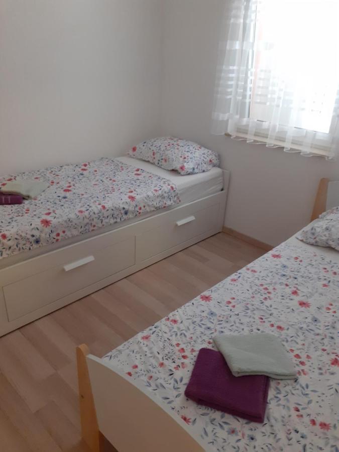 Apartmani Kid Vir Exteriör bild